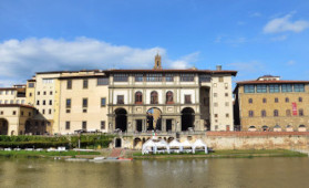 Private Fuerhung Galerie Uffizie und Historische Altstadt